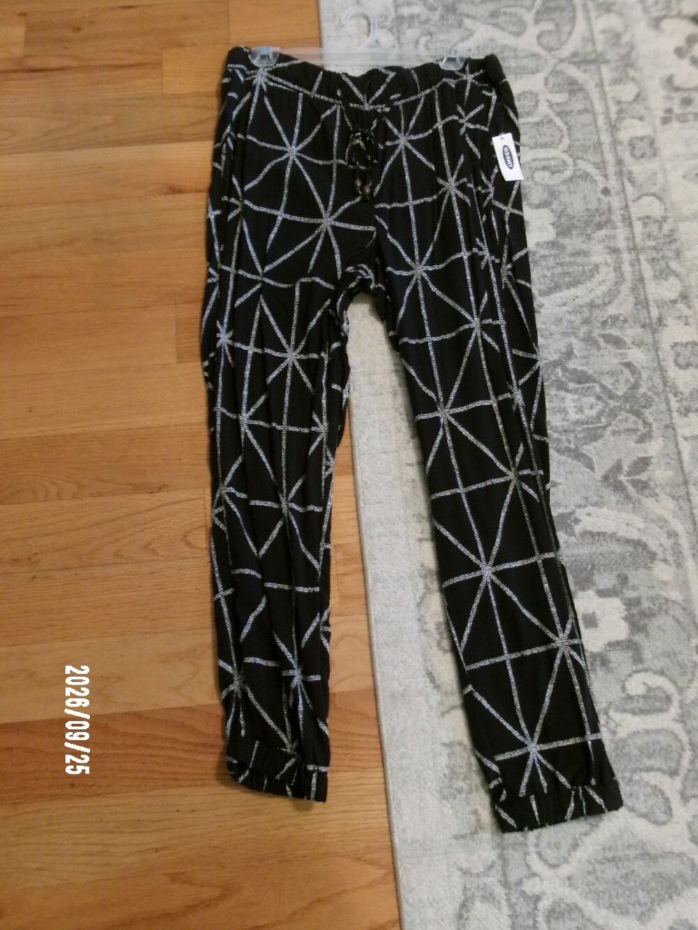 NWT Old Navy Women's Soft Rayon Dressy Black & White Drawstring Joggers, Medium